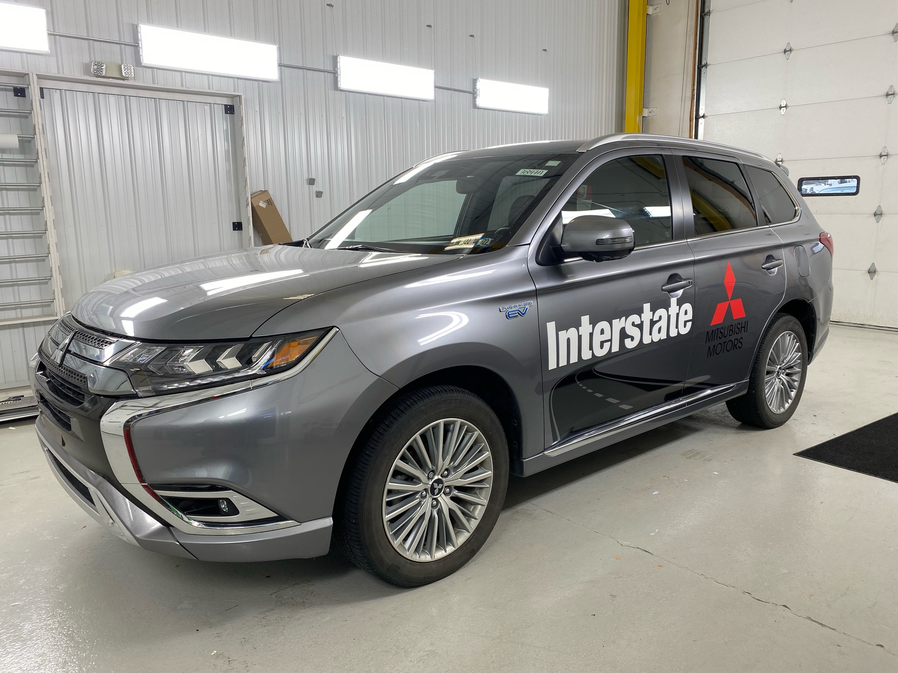 Vinyl Lettering & Graphics